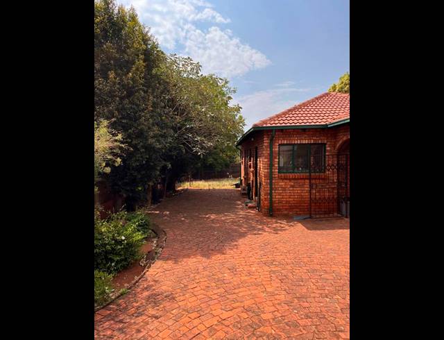 3 BEDROOM HOUSE FOR SALE IN THE ORCHARDS